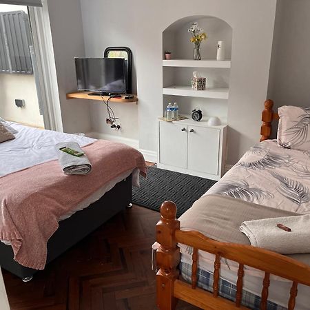Home From Home Cosy B&B 伦敦 外观 照片
