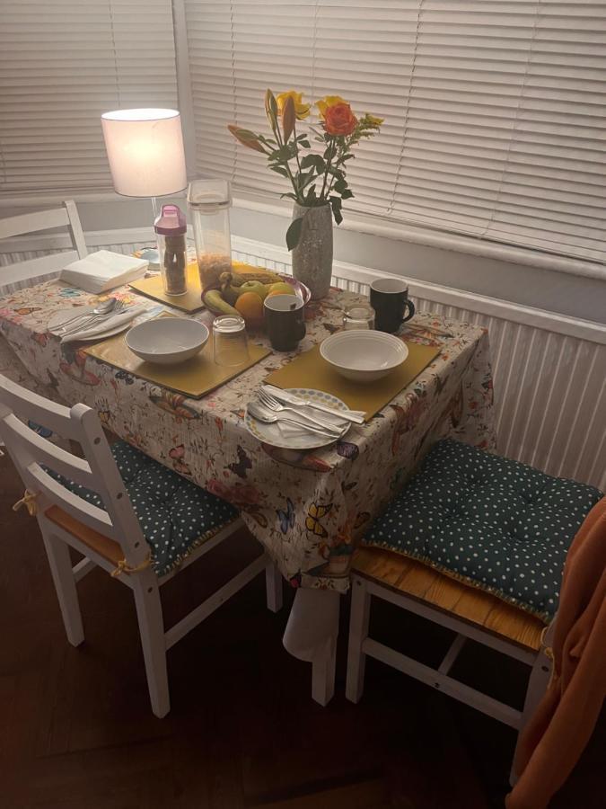 Home From Home Cosy B&B 伦敦 外观 照片